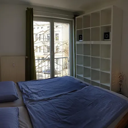 Modernes Stadtfeld Ost Panoramafenster Apartman