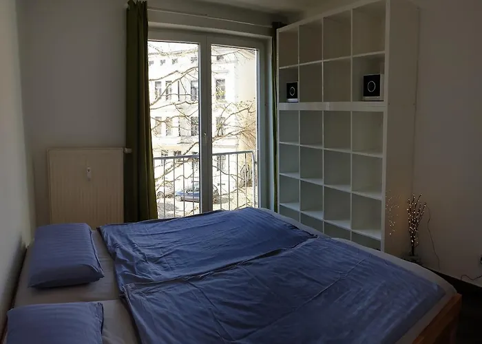 Modernes Stadtfeld Ost Panoramafenster Apartman